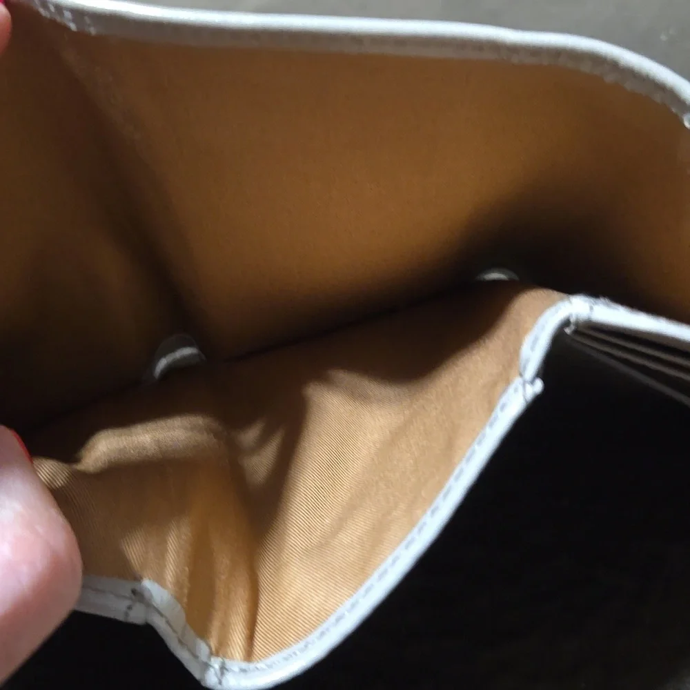 Compact Wallet - Picture 4 of 9